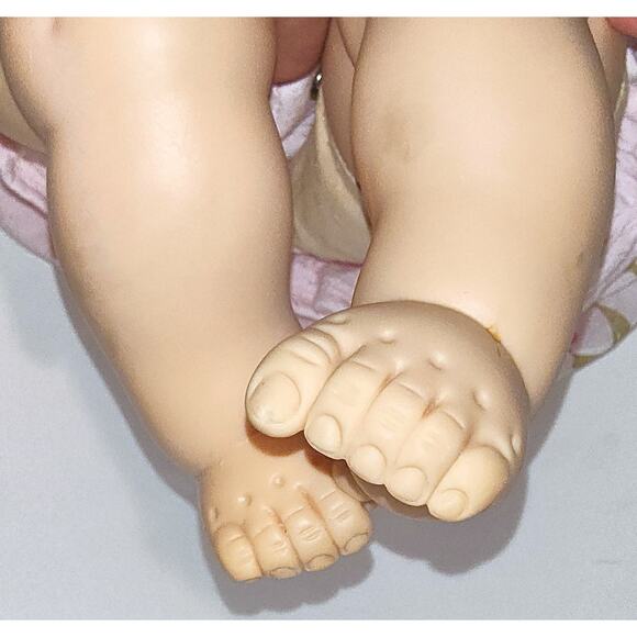 21" 1965 Madame Alexander Cloth Body with Vinyl Head and Limbs Baby Doll - Picture 8 of 12